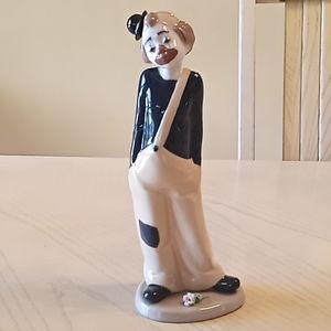 Dalia Porcelain Clown Figurine. Handcrafted Porcelain. Vintage and Collectibles.